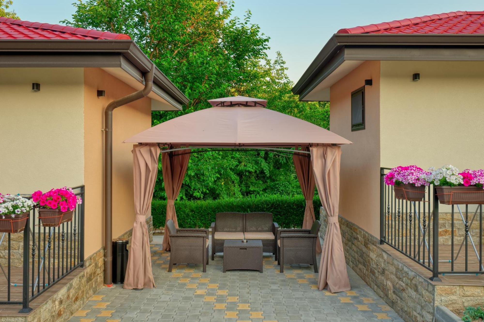 Комплекс Колонада Hotel Hiszarja Kültér fotó